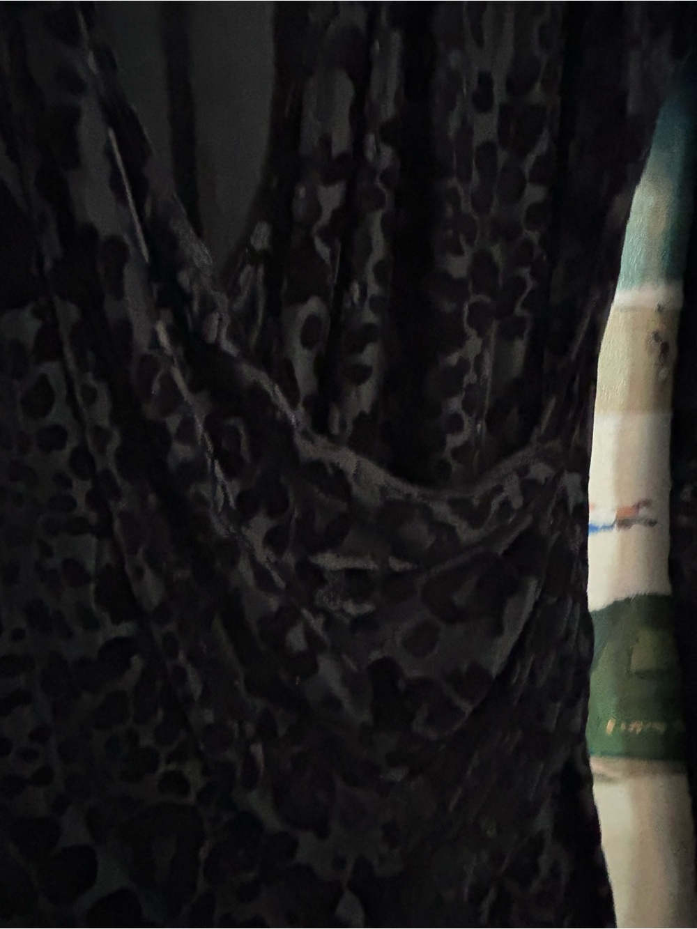 Karen Kane Black Velvet Burnout demask Print Wrap Top - Picture 3 of 5